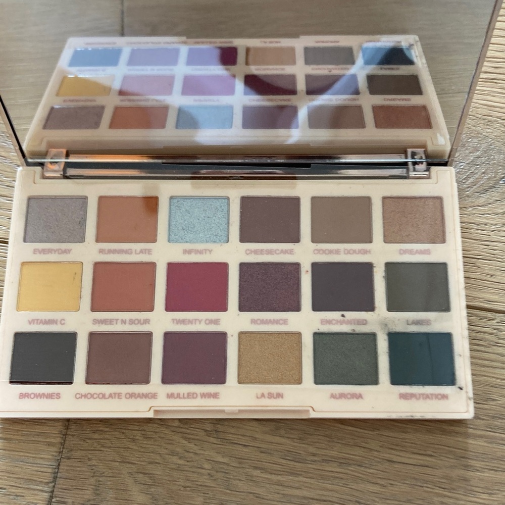 Revolution Soph X Extra Spice Palette